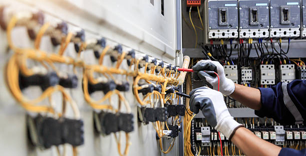 Professional Electrician technician working in Riverview, MO